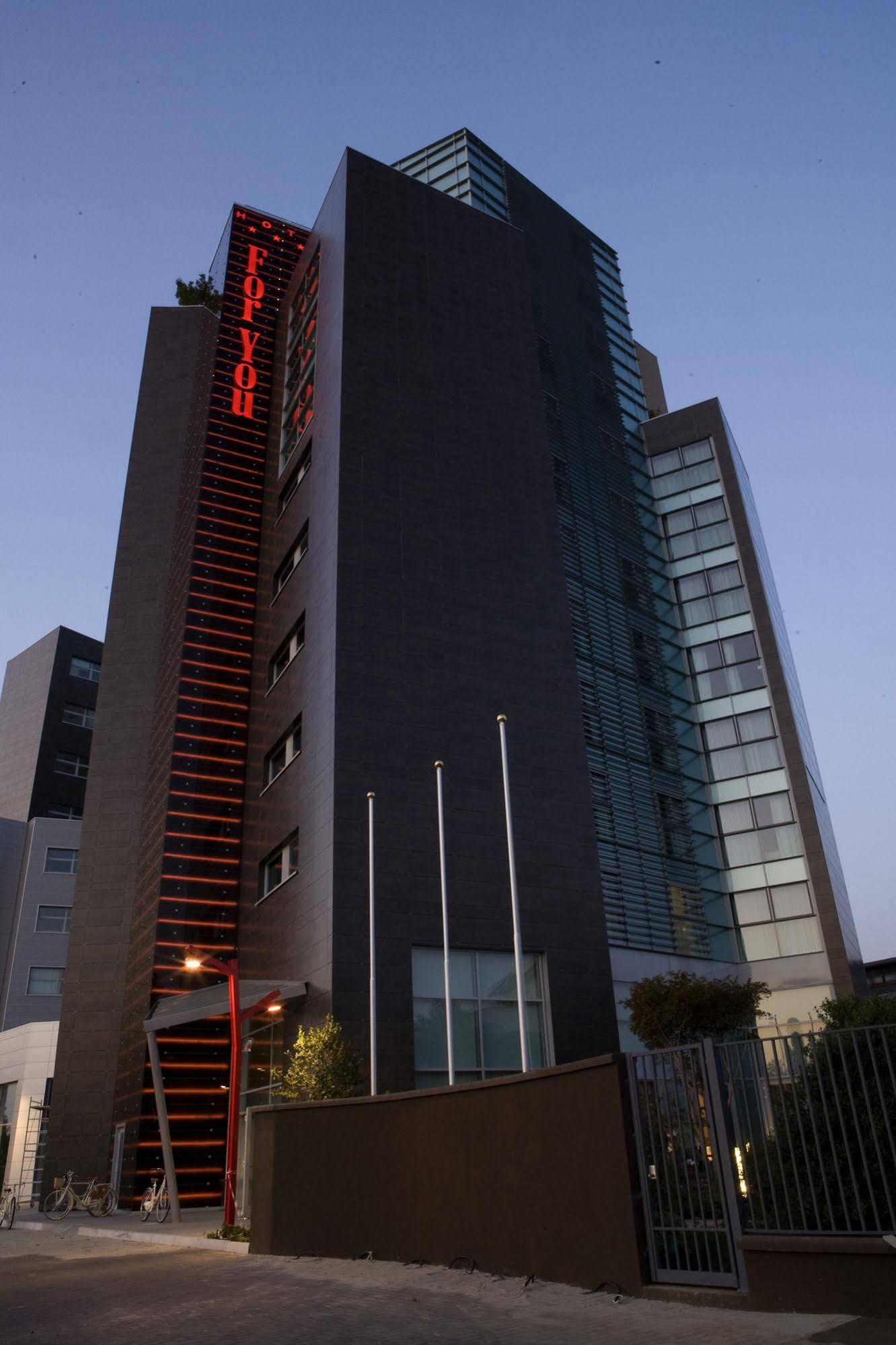 Hotel For You Cernusco Sul Naviglio Exterior photo