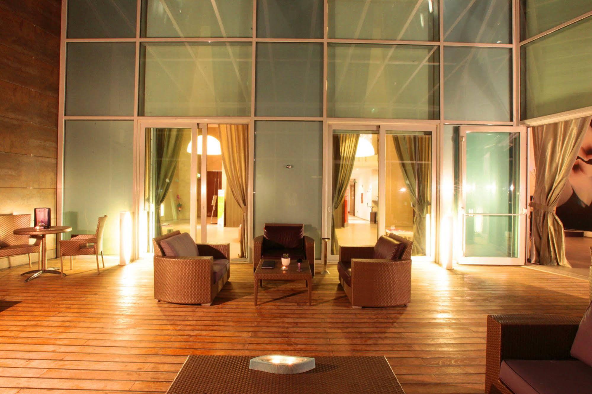 Hotel For You Cernusco Sul Naviglio Exterior photo