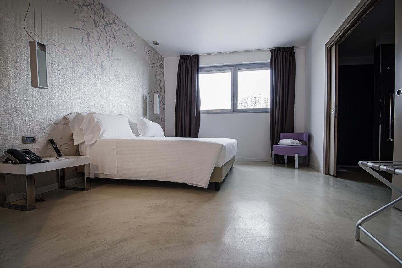 Hotel For You Cernusco Sul Naviglio Exterior photo